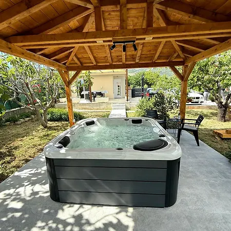 House Kristina With Jacuzzi Pool Only For Holiday home